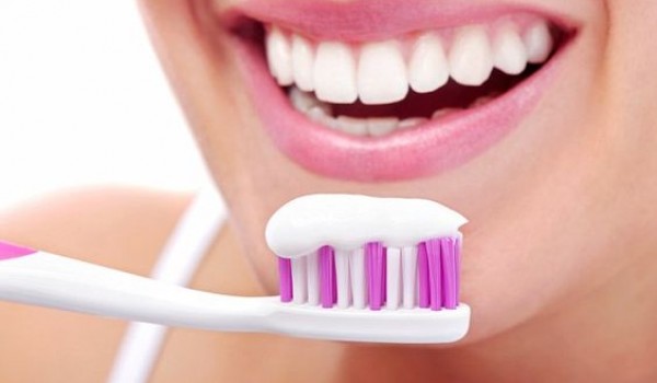 Как правильно выбрать зубную щетку и пасту